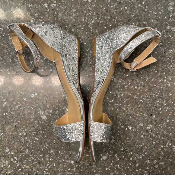 Expressions sz 9 Jasmin Silver Glitter Low Heel Wedge Sandals - Picture 4 of 9